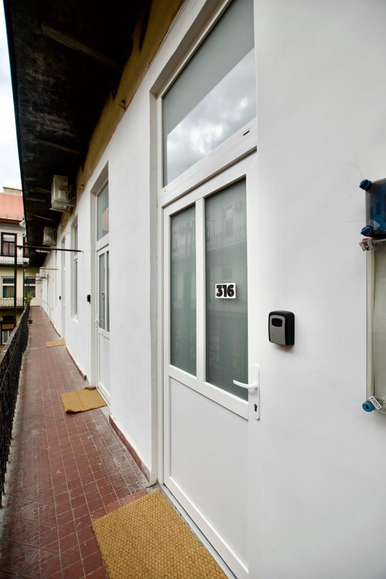 Studio Apartments By Hi5- Cozy Studio Budapest Exterior photo